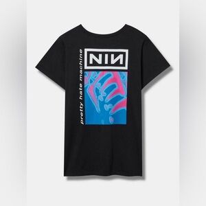 EUC Torrid black classic crew t-shirt size 4 NIN screen print